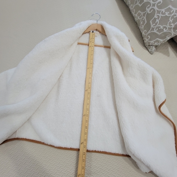 Song N Spirit Faux Fur Vest Size XXL Furry, Cozy - Picture 11 of 14